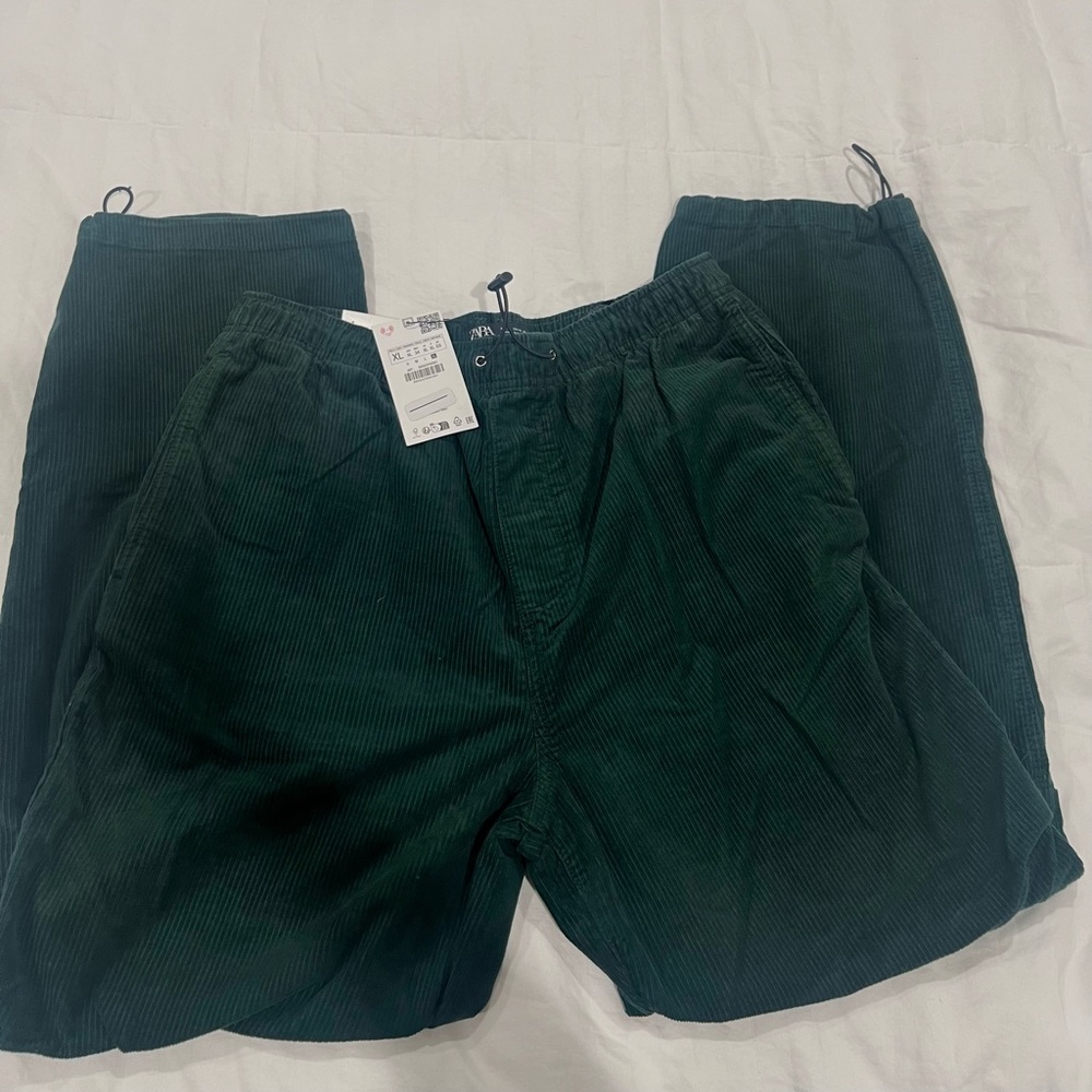 Zara Men’s Corduroy Jogger Parachute Pants in a size XL